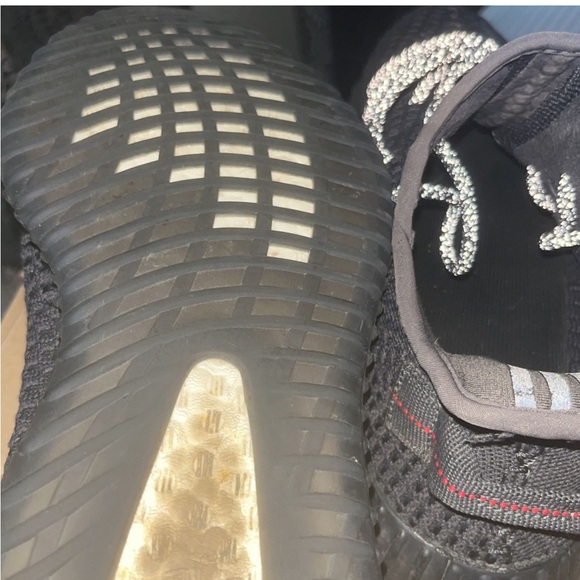 Yeezy Boost Black 350 V2 - Picture 3 of 5